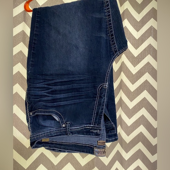 Women’s bootcut jeans with pattern pockets. Fits like a 20/22. - Picture 1 of 3